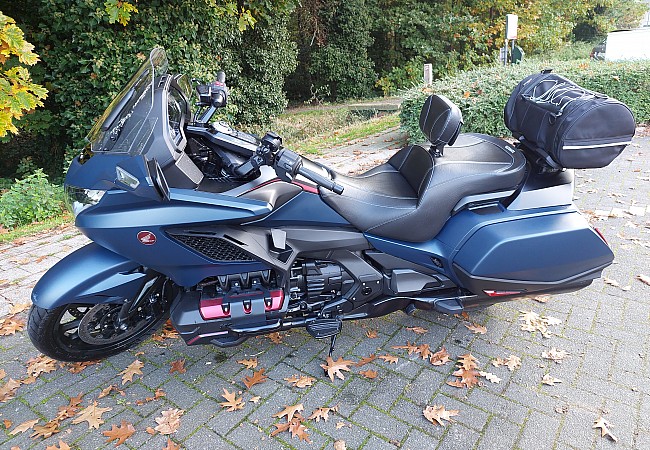 GL1800 Bagger with Apex Carbon Fiber Inlays #1