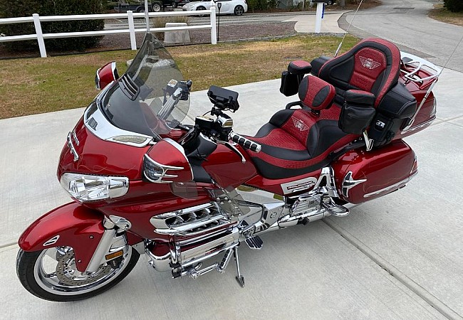 Honda - Goldwing GL1800 Seat - Flame Croc Inlays