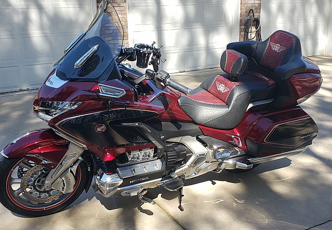 Honda Goldwing - Black ostrich seat with Red Croc inlay