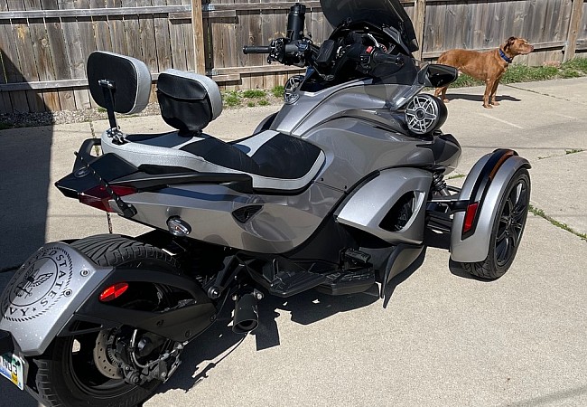 Can-Am - Black seat with silver inlay and spider logo (back)