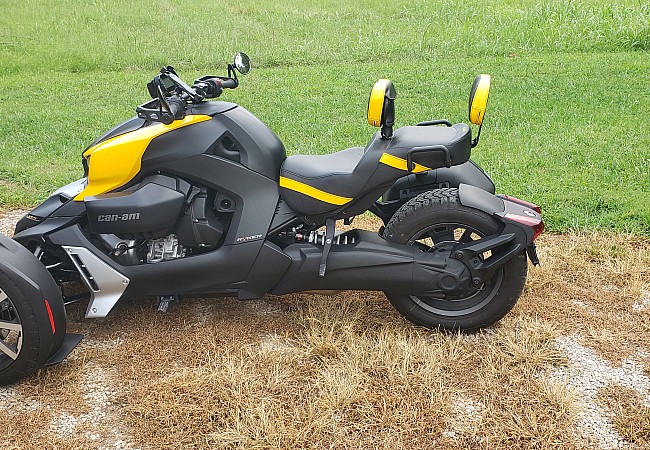Can-Am Ryker - Black seat with yellow inlays