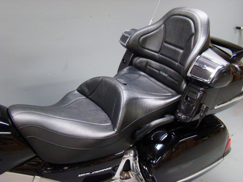 Goldwing GL 1800 King Seat and Passenger Backrest (2001 - 2010)