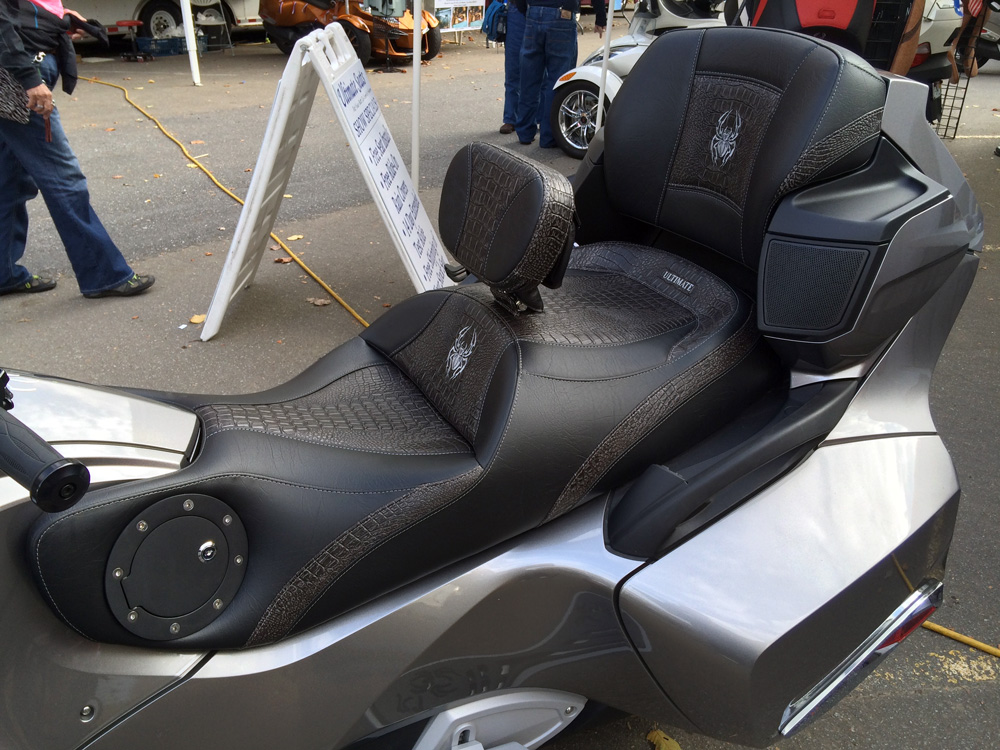 Spyder RT Seat, Driver Backrest and Passenger Backrest - Ultimate Ebony Croc Inlays, Logos and Fuel Door (2010 - 2019)